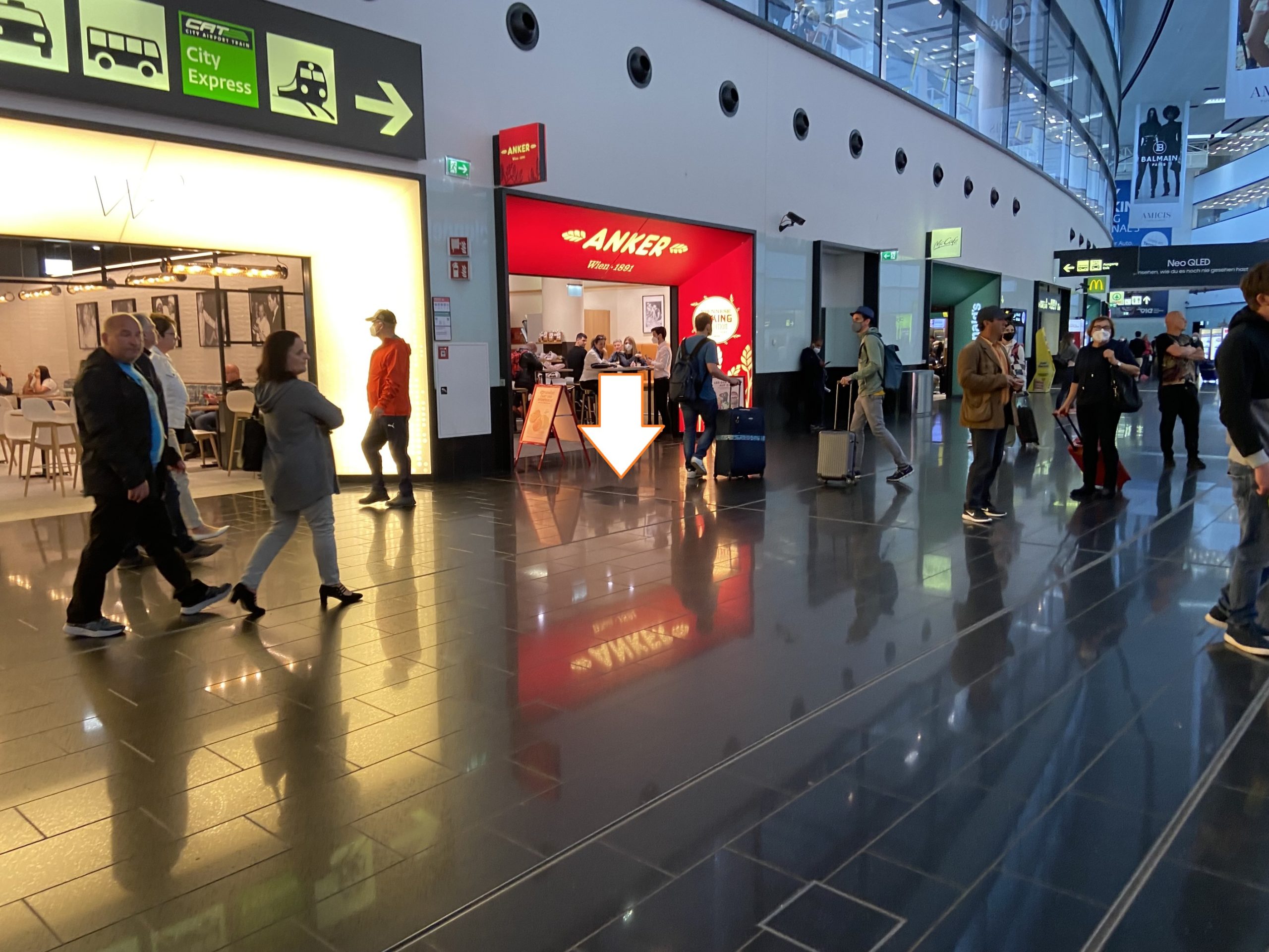Vienna airport meeting point (1)