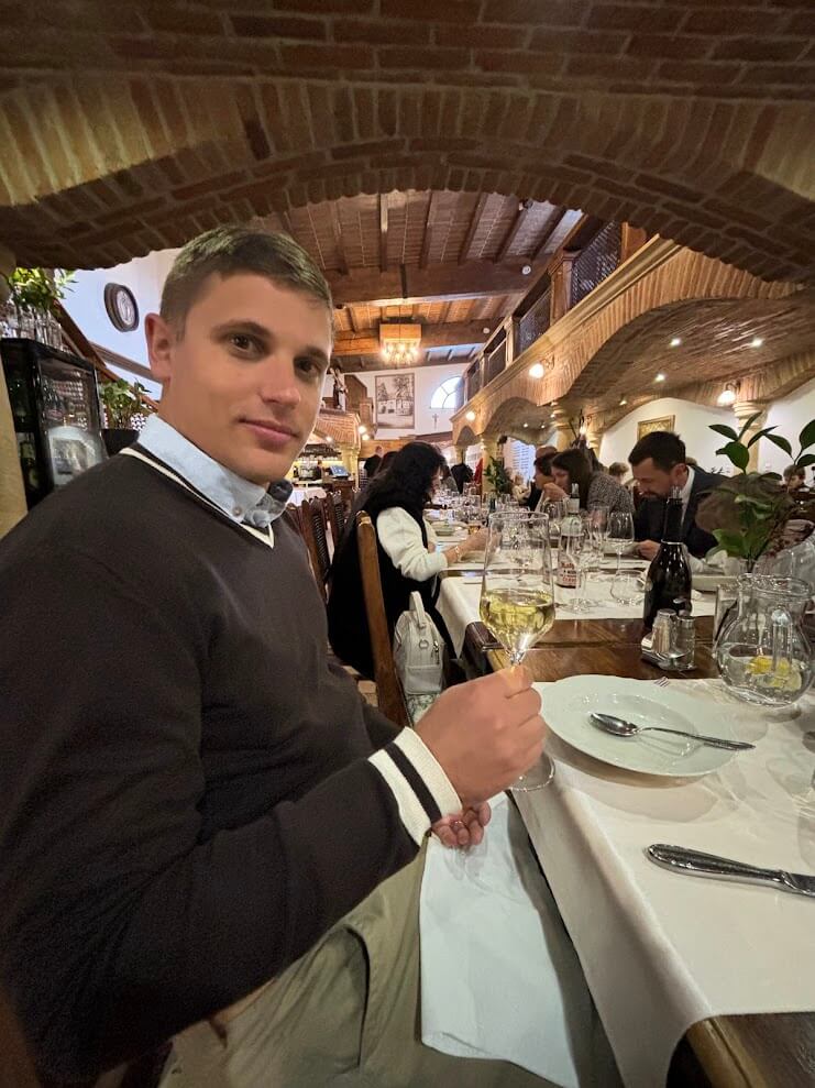 a gentlemen posing with Slovakian wine at vinnum gallery bozen