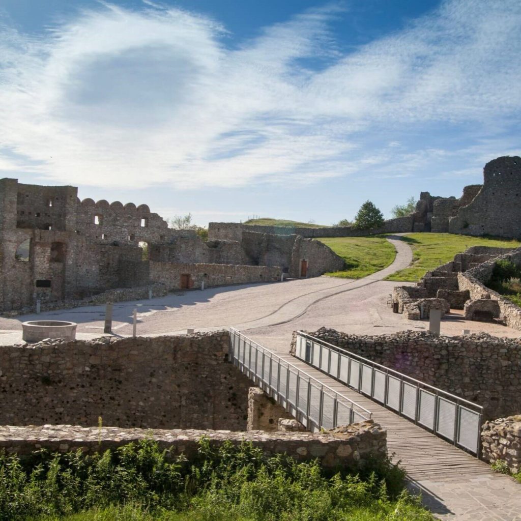 Slovakian Castles, Devin Exterier